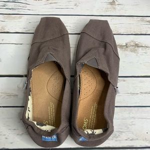 NWOT Mens TOMS slip ons size 11